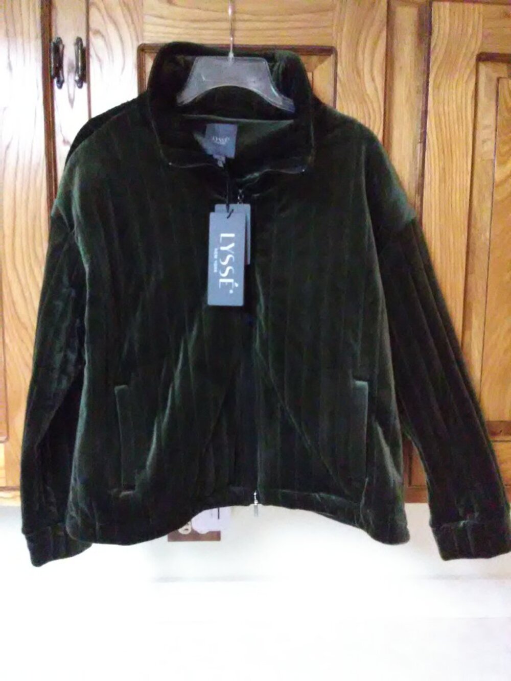 Lysse NWT new velour or velvet quilted green jacket - size Large -